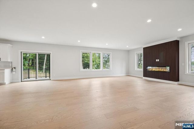 11 Eagles Nest Terrace, West Milford, NJ 07480