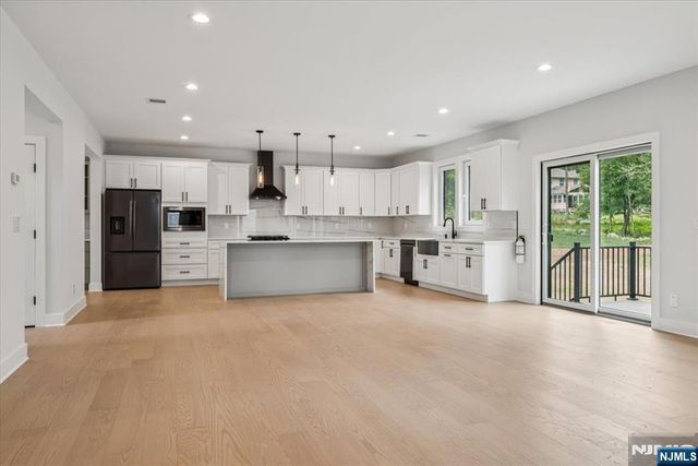 11 Eagles Nest Terrace, West Milford, NJ 07480