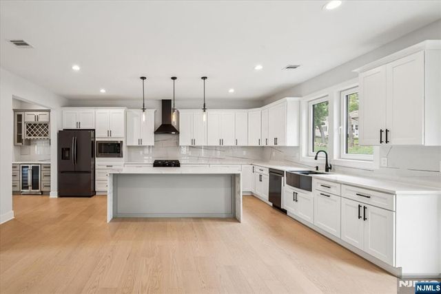 11 Eagles Nest Terrace, West Milford, NJ 07480