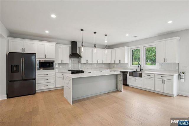 11 Eagles Nest Terrace, West Milford, NJ 07480