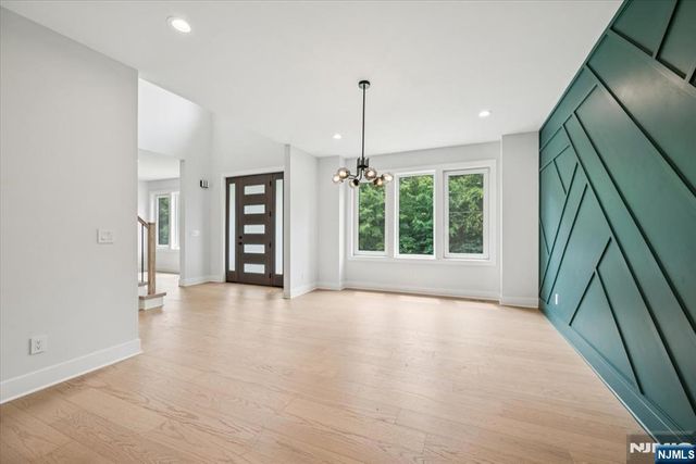 11 Eagles Nest Terrace, West Milford, NJ 07480