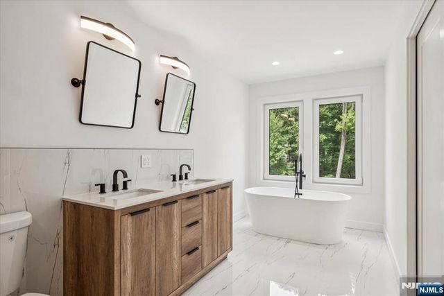 11 Eagles Nest Terrace, West Milford, NJ 07480