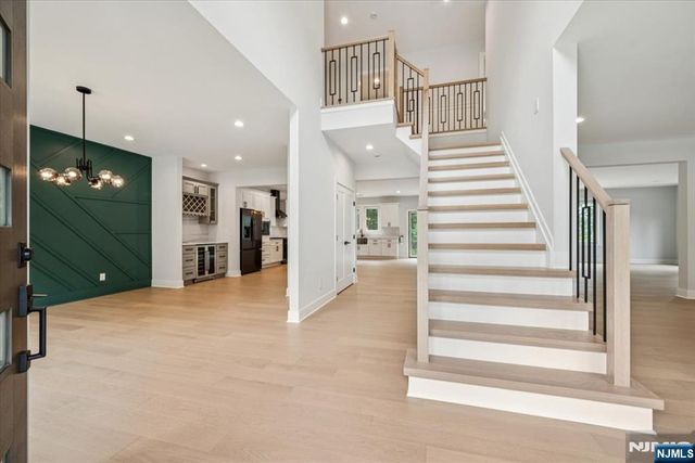 11 Eagles Nest Terrace, West Milford, NJ 07480