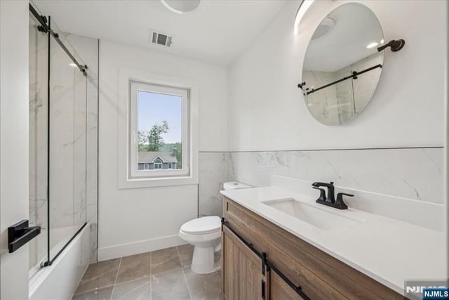 11 Eagles Nest Terrace, West Milford, NJ 07480