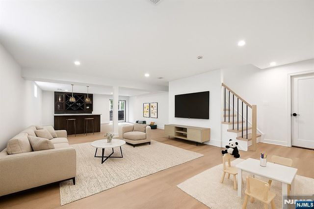 11 Eagles Nest Terrace, West Milford, NJ 07480