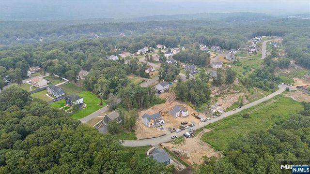 11 Eagles Nest Terrace, West Milford, NJ 07480