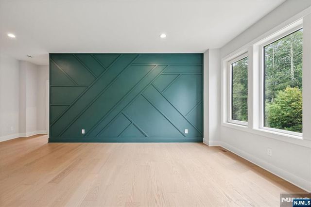 11 Eagles Nest Terrace, West Milford, NJ 07480