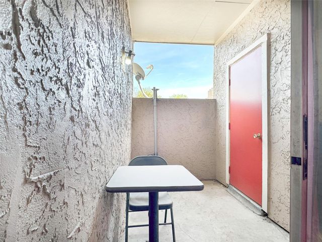 10855 Meadowglen Lane 912, Houston, TX 77042