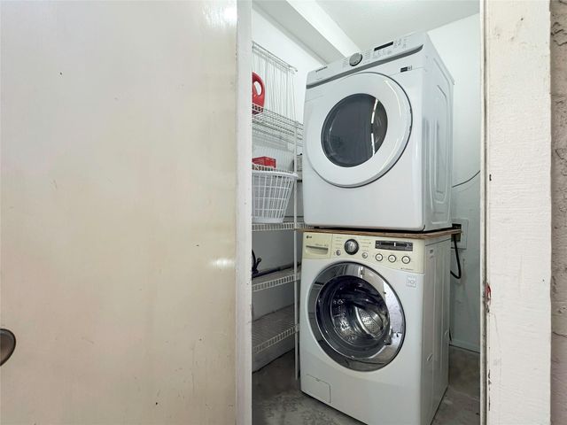 10855 Meadowglen Lane 912, Houston, TX 77042