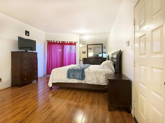 10855 Meadowglen Lane 912, Houston, TX 77042