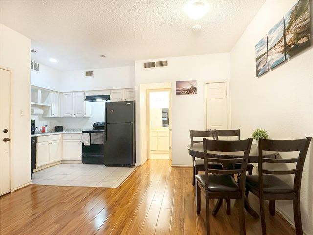 10855 Meadowglen Lane 912, Houston, TX 77042