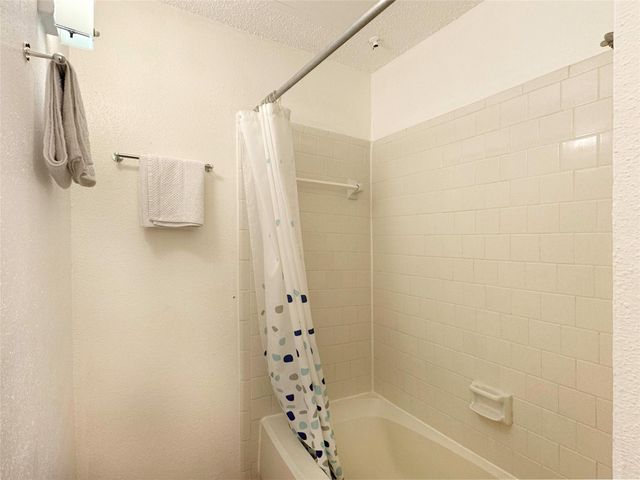 10855 Meadowglen Lane 912, Houston, TX 77042