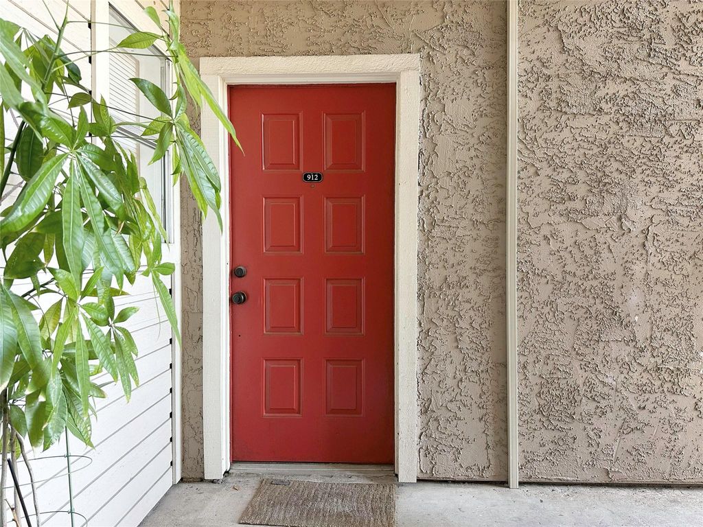 10855 Meadowglen Lane 912, Houston, TX 77042