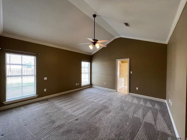 6400 Pelican Crossing Dr, Gonzales, LA 70737