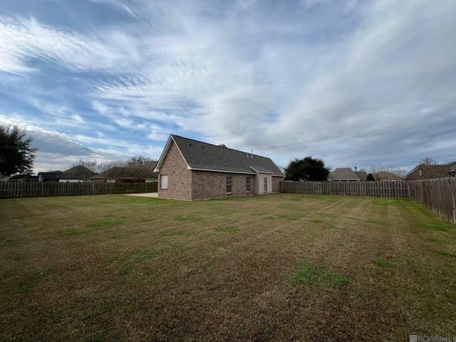 6400 Pelican Crossing Dr, Gonzales, LA 70737