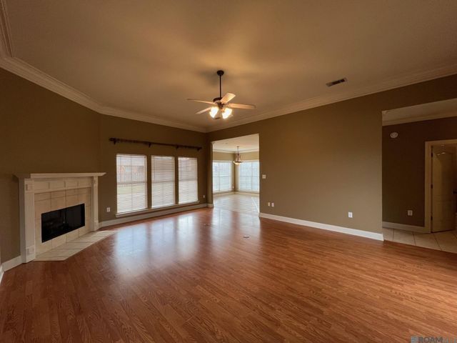 6400 Pelican Crossing Dr, Gonzales, LA 70737