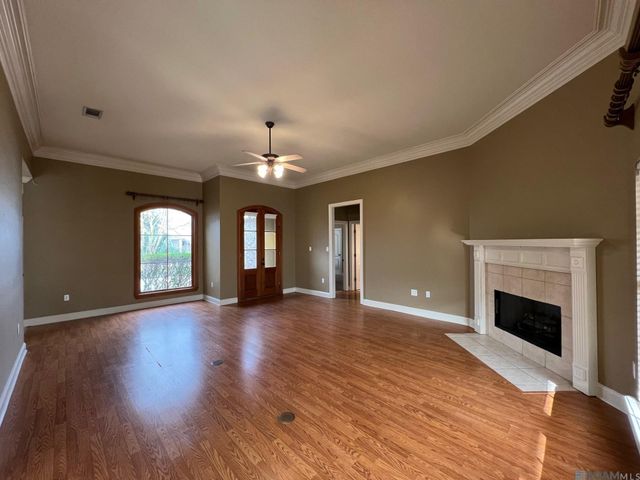 6400 Pelican Crossing Dr, Gonzales, LA 70737