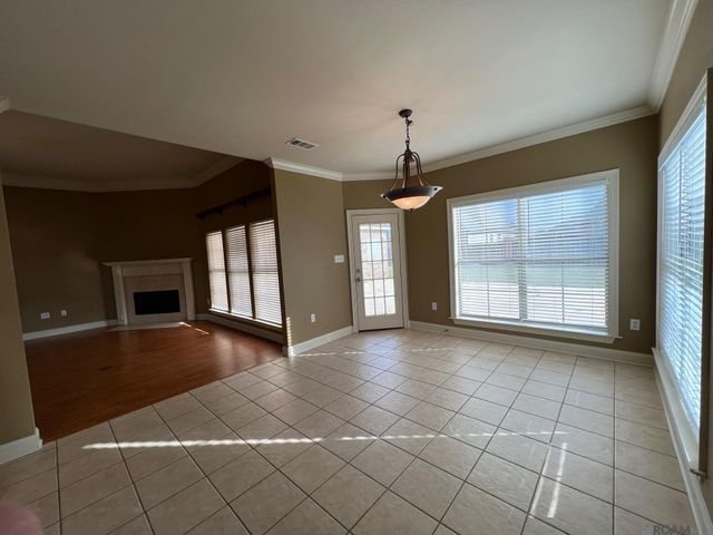 6400 Pelican Crossing Dr, Gonzales, LA 70737