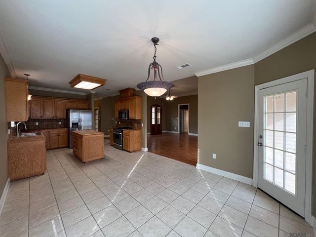 6400 Pelican Crossing Dr, Gonzales, LA 70737