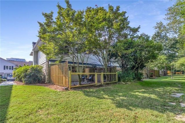 136 Peachtree Memorial NW Drive NC8, Atlanta, GA 30309