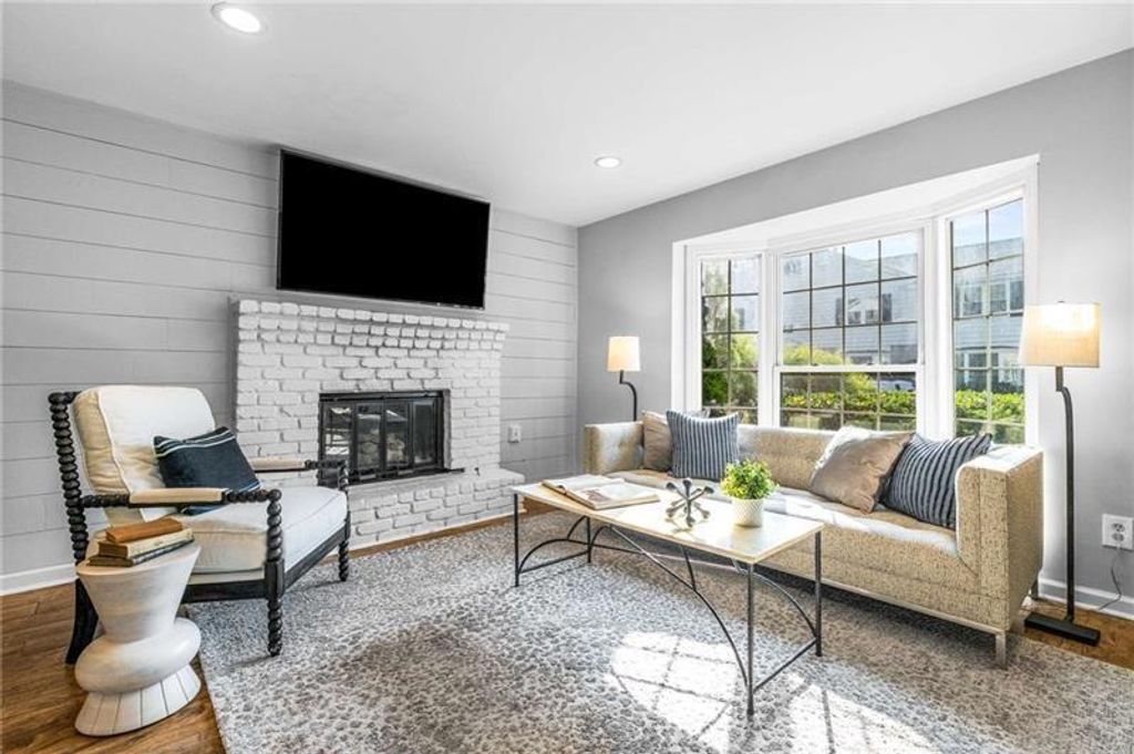 136 Peachtree Memorial NW Drive NC8, Atlanta, GA 30309