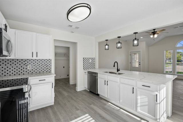 617 Forest Oaks Drive, Grand Prairie, TX 75052