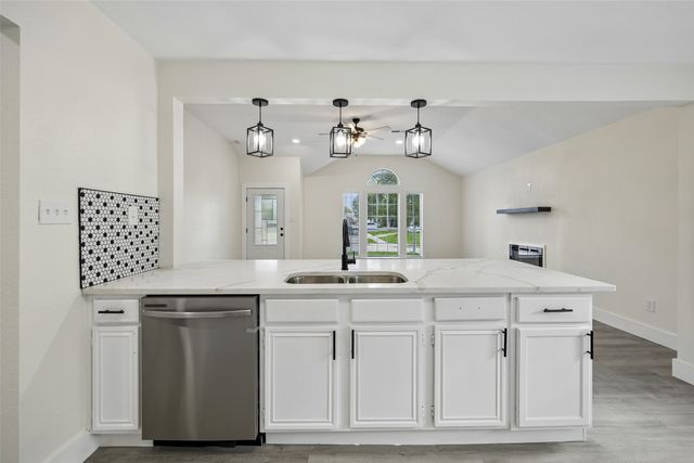 617 Forest Oaks Drive, Grand Prairie, TX 75052