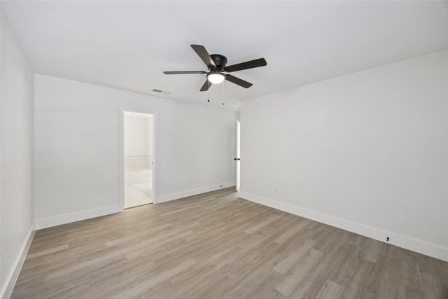 617 Forest Oaks Drive, Grand Prairie, TX 75052