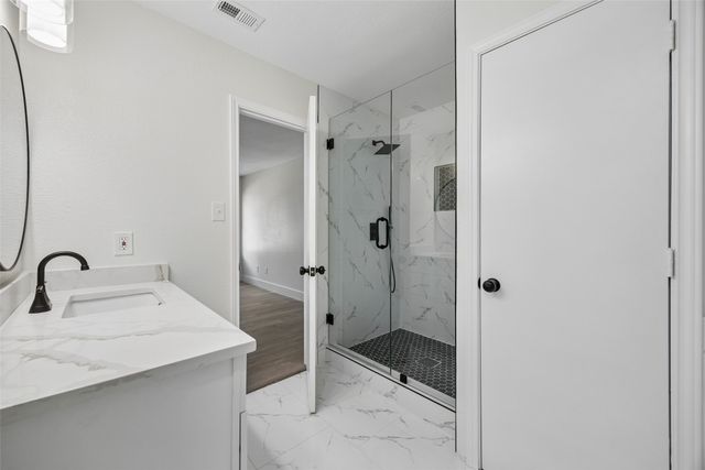 617 Forest Oaks Drive, Grand Prairie, TX 75052