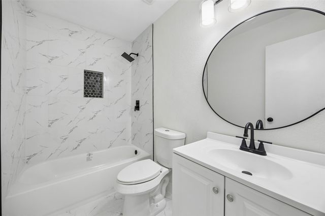 617 Forest Oaks Drive, Grand Prairie, TX 75052