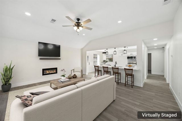 617 Forest Oaks Drive, Grand Prairie, TX 75052