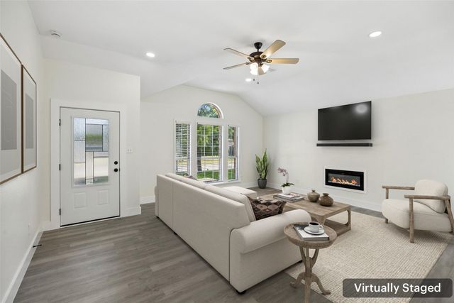 617 Forest Oaks Drive, Grand Prairie, TX 75052