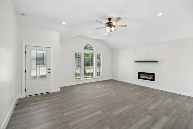 617 Forest Oaks Drive, Grand Prairie, TX 75052