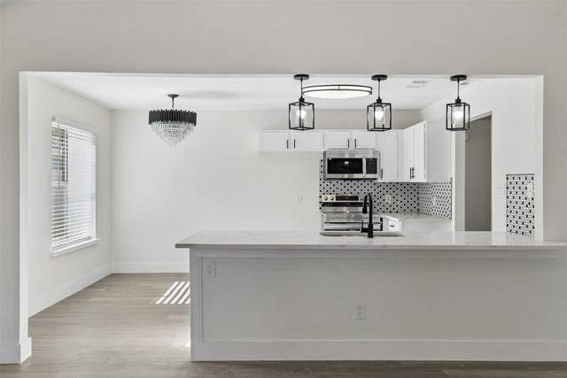 617 Forest Oaks Drive, Grand Prairie, TX 75052