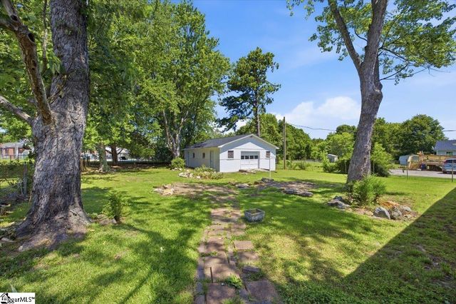 15 Duncan Road, Greenville, SC 29617