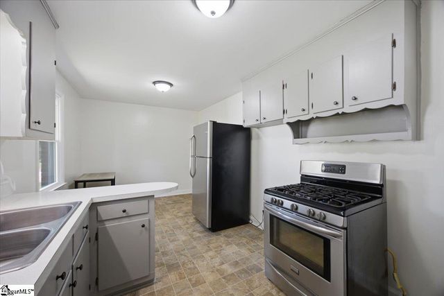 15 Duncan Road, Greenville, SC 29617