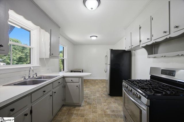 15 Duncan Road, Greenville, SC 29617