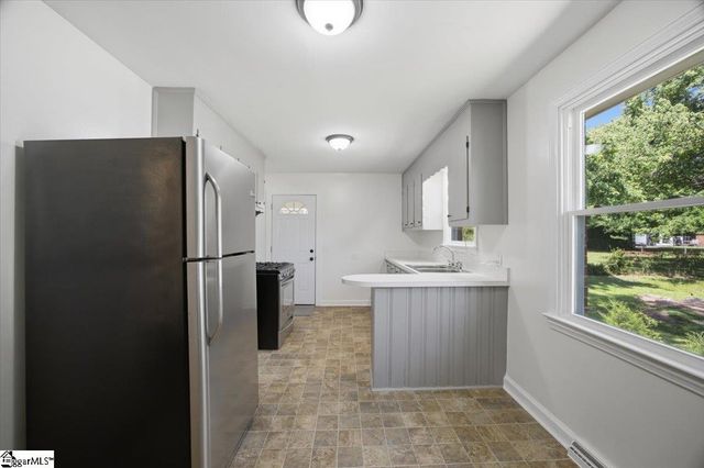 15 Duncan Road, Greenville, SC 29617