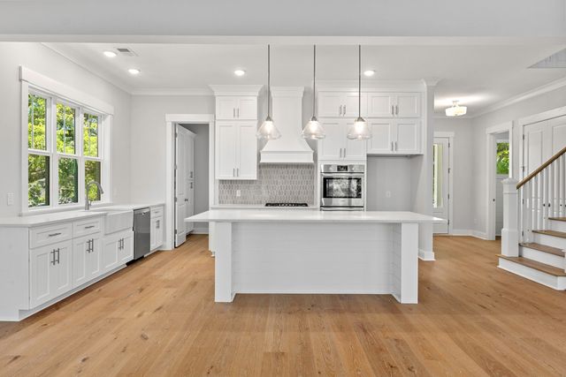19 Broadway Street, Mount Pleasant, SC 29464