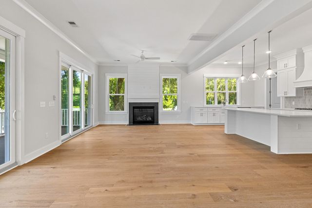 19 Broadway Street, Mount Pleasant, SC 29464