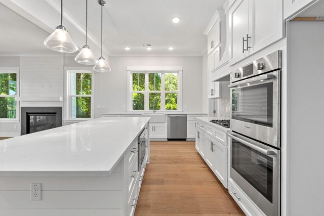 19 Broadway Street, Mount Pleasant, SC 29464