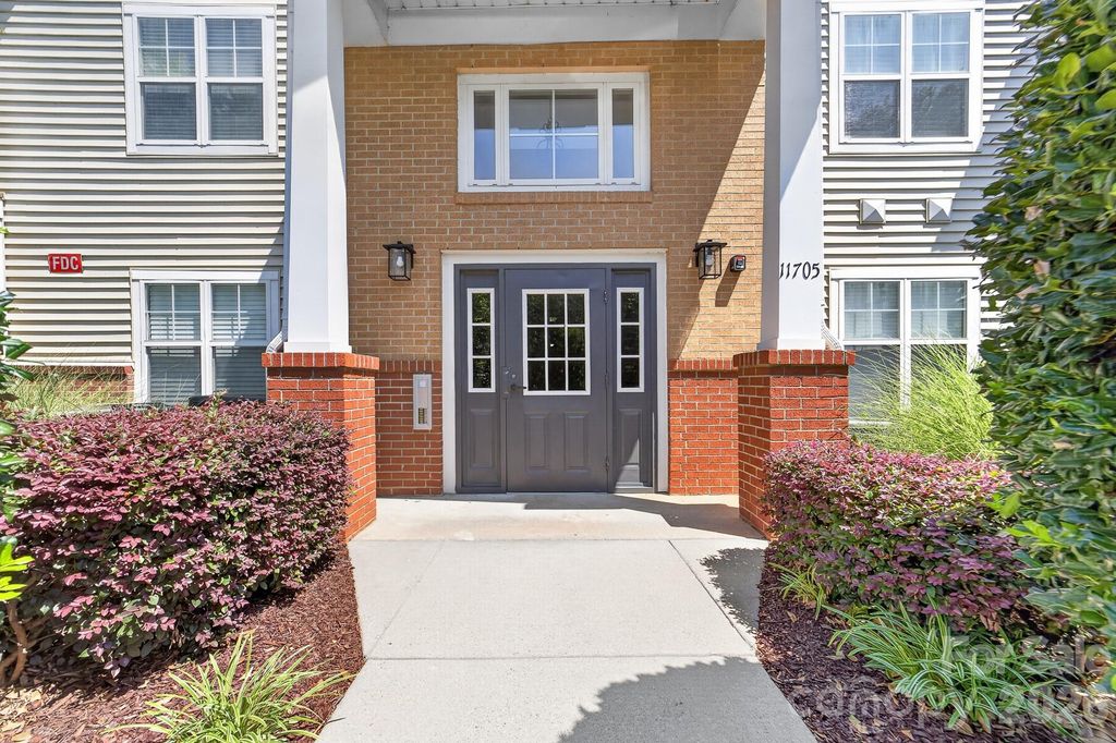 11721 Ridgeway Park Drive, Charlotte, NC 28277