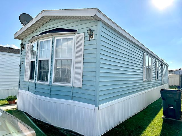 27W370 Geneva Road 68, West Chicago, IL 60185