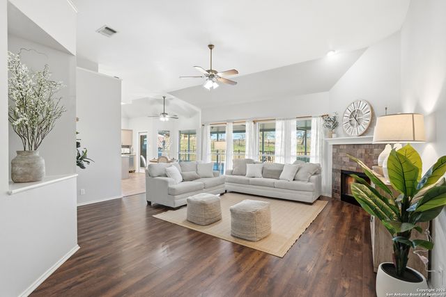 144 Las Palomas Dr, La Vernia, TX 78121