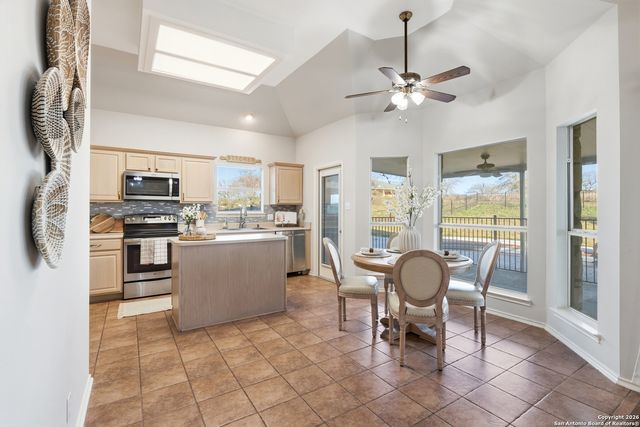 144 Las Palomas Dr, La Vernia, TX 78121