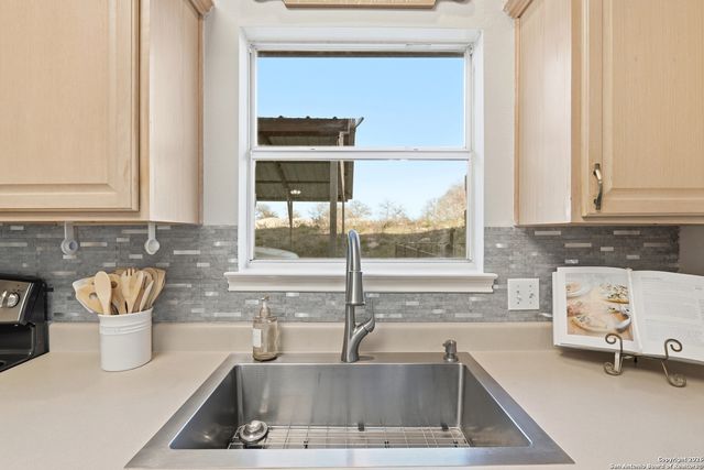 144 Las Palomas Dr, La Vernia, TX 78121