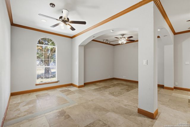 144 Las Palomas Dr, La Vernia, TX 78121