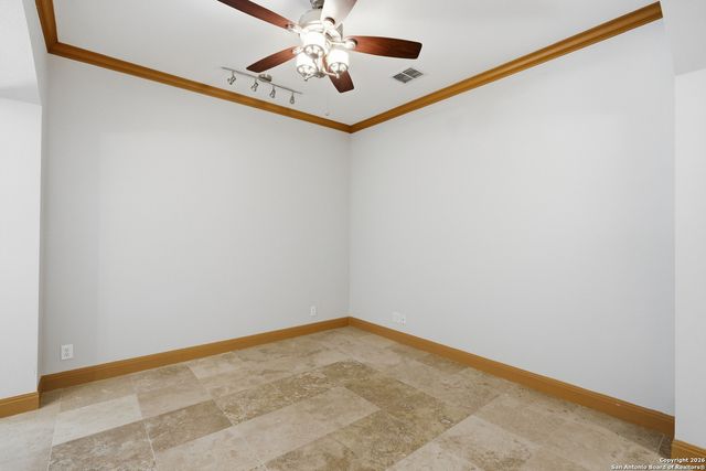 144 Las Palomas Dr, La Vernia, TX 78121