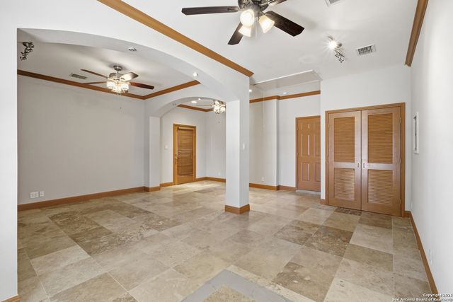 144 Las Palomas Dr, La Vernia, TX 78121