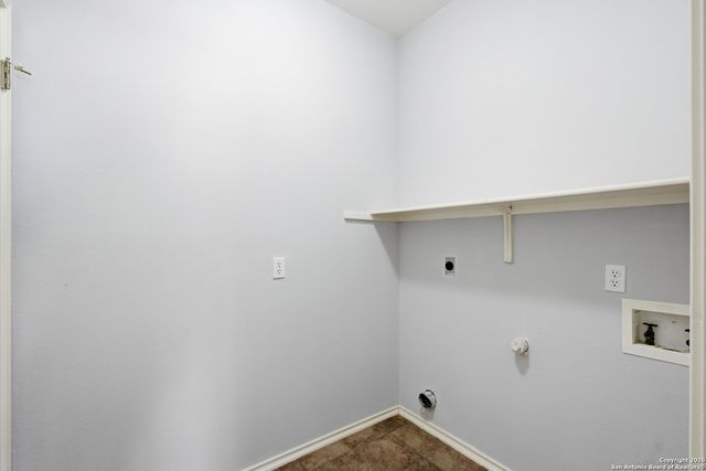 144 Las Palomas Dr, La Vernia, TX 78121